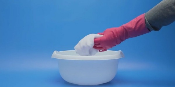 روش شستشوی دستی تیشرت